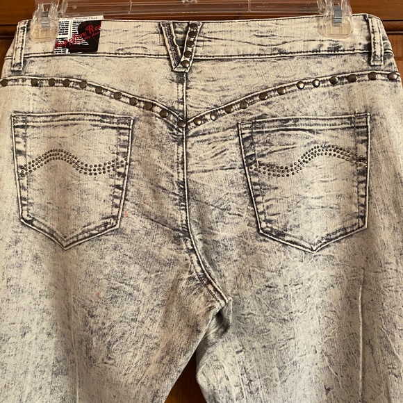 New with tags light stonewashed Sapphire red straight leg jeans with studs - Picture 7 of 14